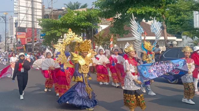 Pawai Kostum dan Marching Band Pelajar Bandar Lampung