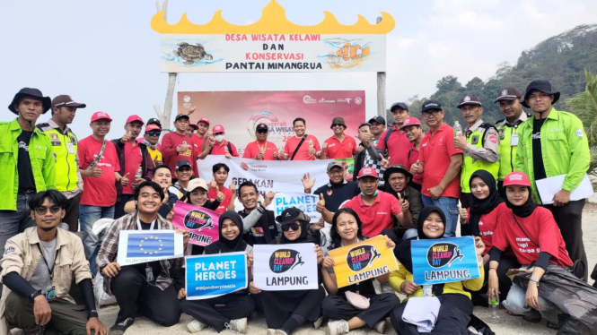 CCEP Indonesia Aksi Bersih-Bersih Serentak di 10 Kota