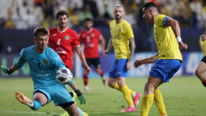 Cristiano Ronaldo dari Al-Nassr mencetak gol pertama
