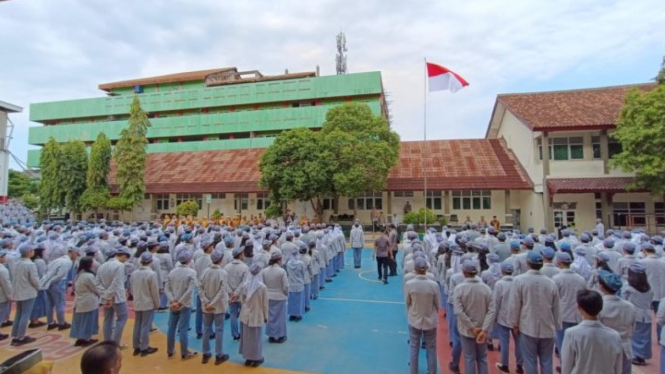 Kapolda Lampung Jadi Pembina Upacara di SMAN 1 Bandar Lampung
