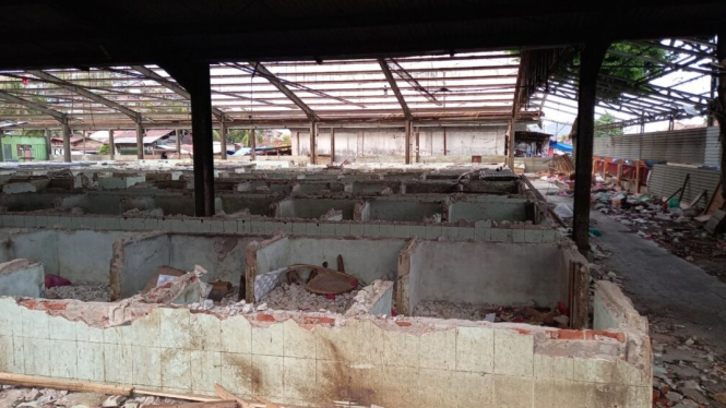 Lapak Pedagang di Pasar Gintung Bandar Lampung Mulai Dihancurkan