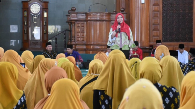 Wali Kota Bandar Lampung Eva Dwiana Lepas 710 Jemaah Ibadah Umrah