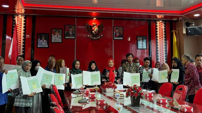 Pemkot Bandar Lampung membagikan 18 sertifikat tanah kepada masyarakat