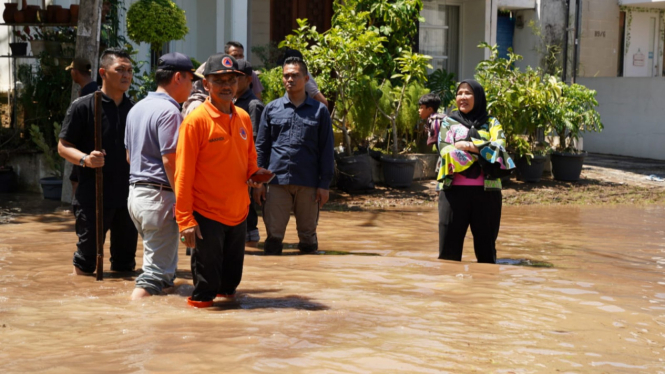 Wali Kota Eva Dwiana tinjau banjir di Citra Garden