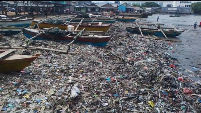 Ilustrasi sampah di Pesisir Pantai Kota Bandar Lampung