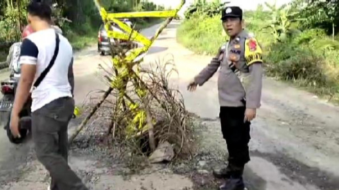 Polres Lampung Tengah menertibkan aksi pungli terhadap pengendara.