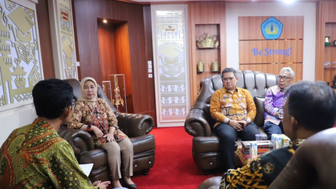 Rektor Unila menerima audiensi delegasi Disnakkeswan Provinsi Lampung
