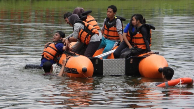 Mahasiswa Itera mengikuti kegiatan pelatihan water rescue.