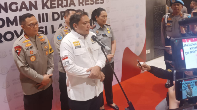 Kapolda Irjen Helmy Santika bersama Komisi III DPR RI.