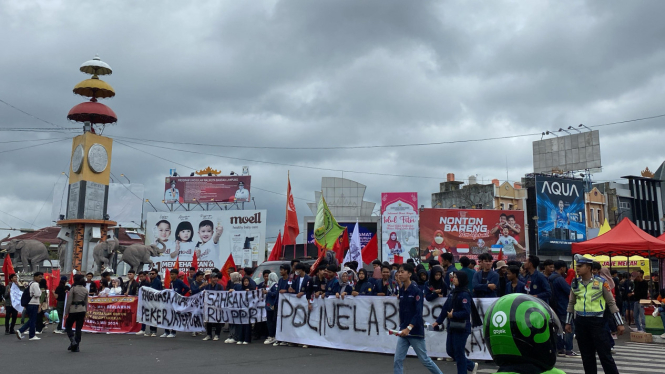 Demo memperingati May Day 2024 di Tugu Adipura.