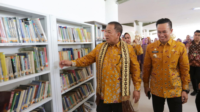 Gubernur Lampung saat meninjau Gedung Perpustakaan Lampung