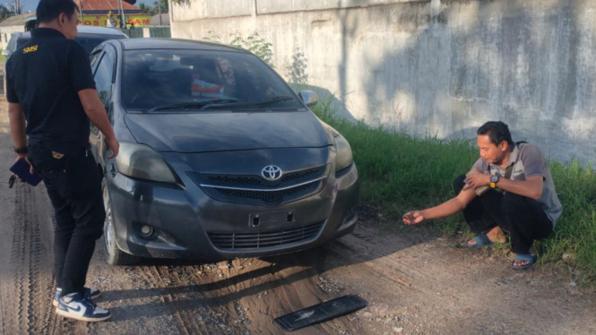 Mobil jurnalis di Tulang Bawang dirusak orang tak dikenal.