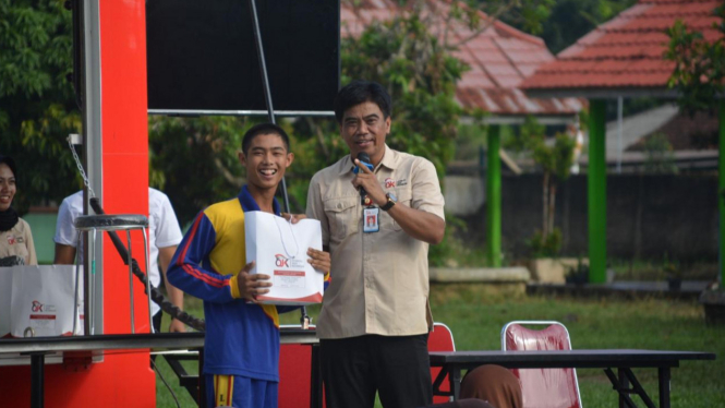 OJK Lampung berikan edukasi literasi keuangan ke pelajar dan guru.