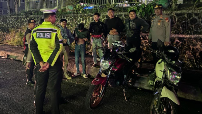 Polres Lampung Barat menggelar patroli dan razia malam hari.