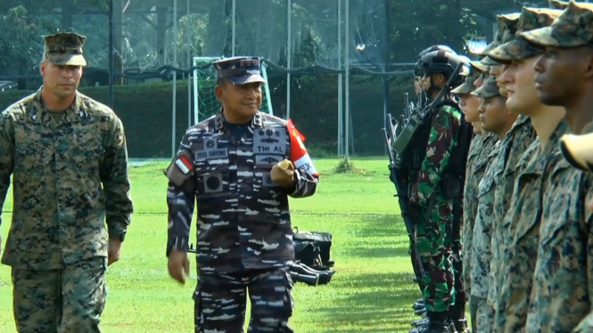 TNI  AL Bersama Us Navy Dan USMC menggelar latihan bersama.