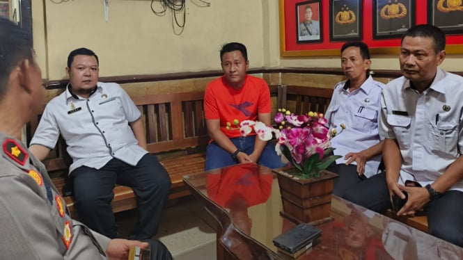 Polisi menangkap pelaku pengerusakan warung dan penganiayaan.