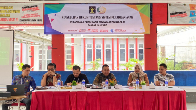 Kegiatan penyuluhan hukum tentang sistem peradilan pidana anak.