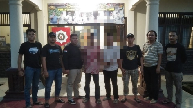 Polisi menangkap petani  mencuri di kandang ayam milik warga.