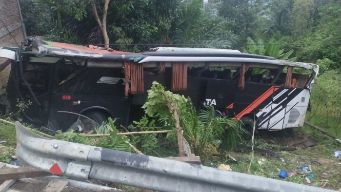Bus Studi Tour kecelakaan di Tanggamus Lampung