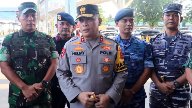 Kapolda Lampung, Irjen Helmy Santika saat diawawancarai.