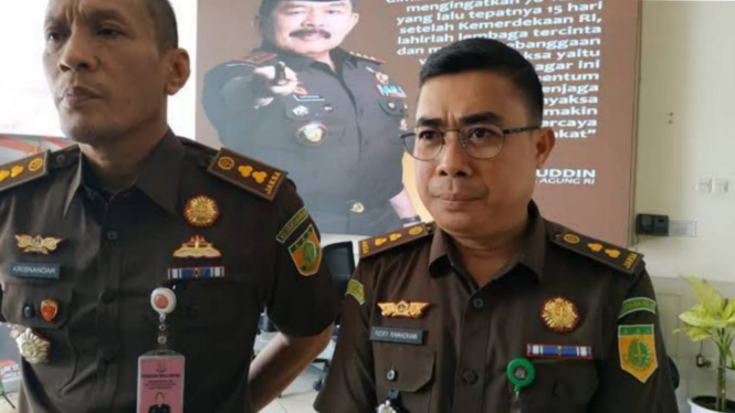 Kasi Penkum Kejati Lampung bersama Kasidik