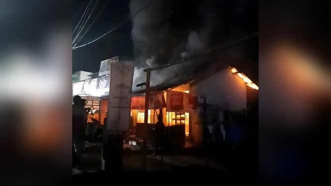 Kebakaran di Bandar Lampung: Dua Ruko Semi Permanen Ludes Terbakar