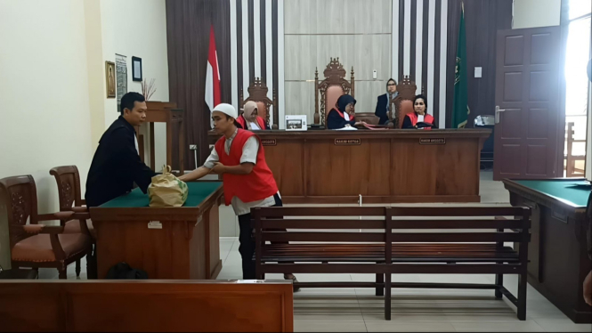 Komika Aulia Rahman usai menjalani sidang tuntutan