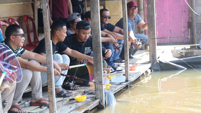 Polres Lampung Barat gelar lomba mancing mania.