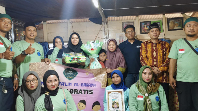 Majelis Ta'lim Al Baraya gelar sunat gratis.