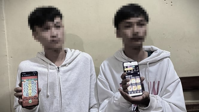 2 Remaja main judi online di HP ditangkap polisi.