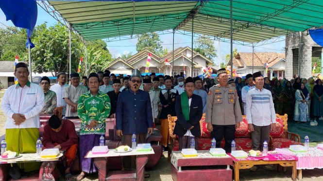 Polsek Dente Teladas, menggelar program 'Bermalam di Kampung'.