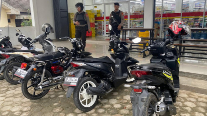 Polres Metro  patroli rutin di berbagai pusat perbelanjaan.