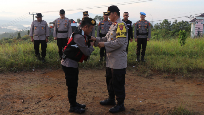 Prosesi pembaretan Bintara Remaja Satuan Samapta di Bukit Bawang.