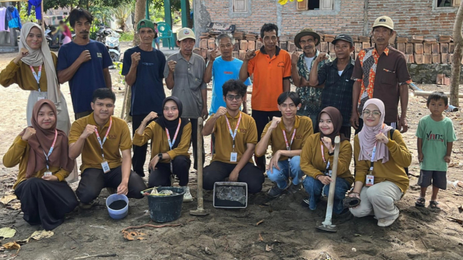 Mahasiswa Universitas Islam Negeri (UIN) Raden Intan Lampung.