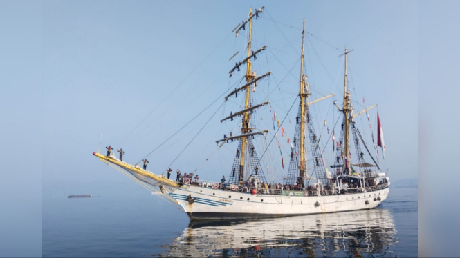 KRI Dewaruci