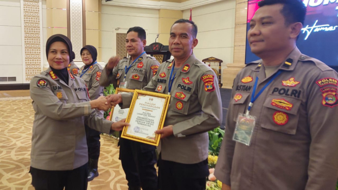 Polres Lampung Barat mendapatkan penghargaan dari Polda Lampung.