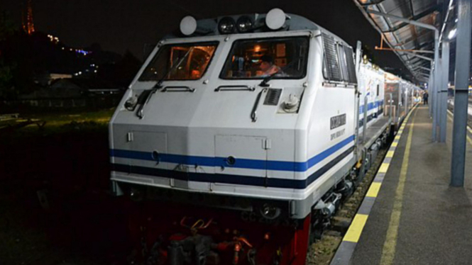 Kereta api Limex Sriwijaya saat berada di Stasiun Tanjungkarang