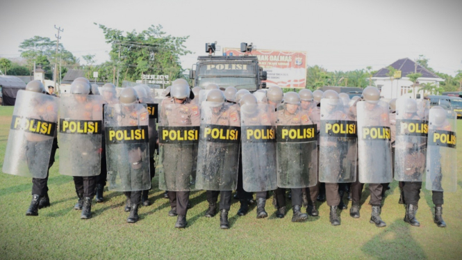 Polres Tulang Bawang gelar latihan pengendalian massa.