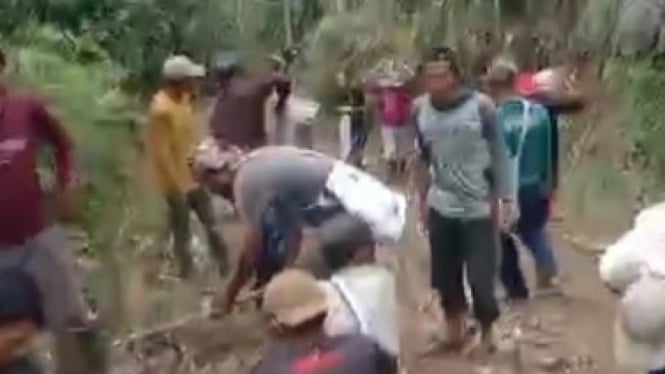 Warga Dusun Jaha Pekon Gading Kecamatan Pugung