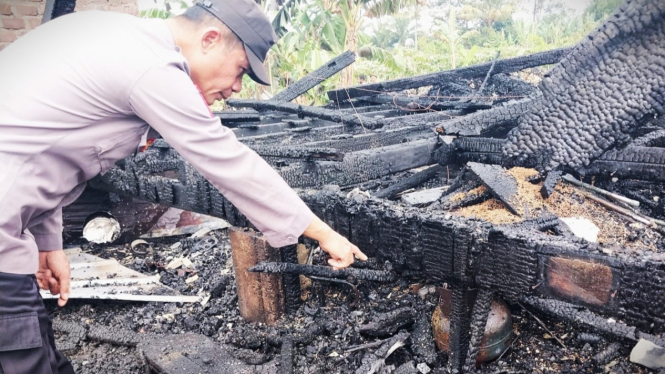 Kebakaran rumah di Lampung Barat, diduga akibat kompor gas.