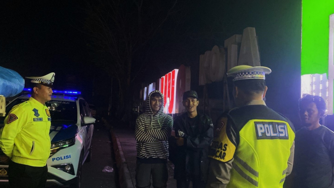 Polisi gelar patroli malam hari di Lampung Barat.