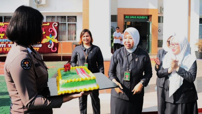 Polres Tulang Bawang Berikan Surprise HUT Ke-79 Mahkamah Agung.