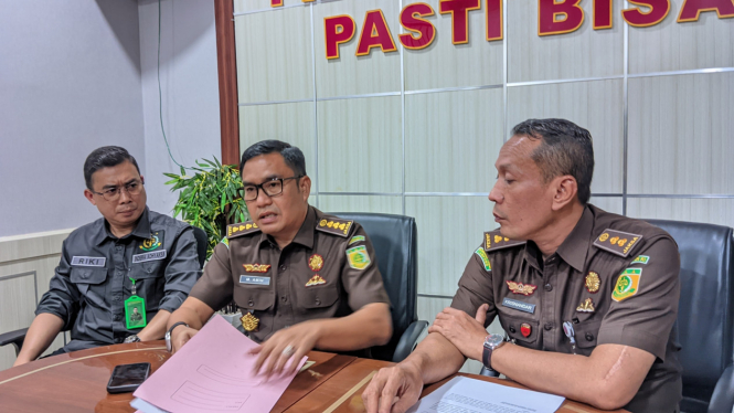 Aspidsus Kejati Lampung berada di tengah