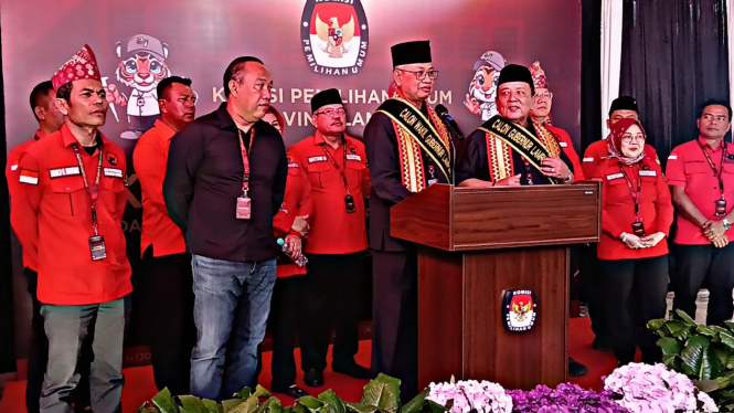 Arinal-Sutono saat konferensi pers di KPU Lampung