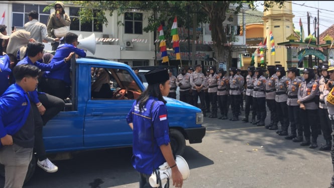 Aksi Gaspul di Kantor DPRD Lampung