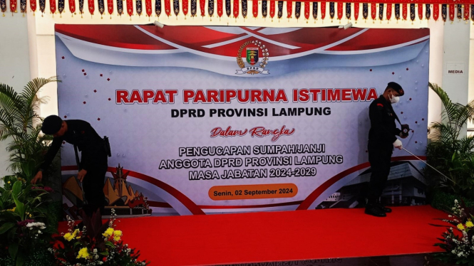 Satbrimob Polda Lampung Amankan Rapat Paripurna DPRD Lampung