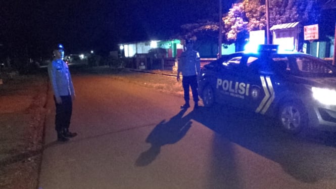 Polres Lampung Timur melakukan patroli malam hari.