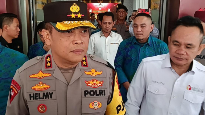 Kapolda Lampung, Irjen Pol Helmy Santika bersama Ketua Bawaslu.