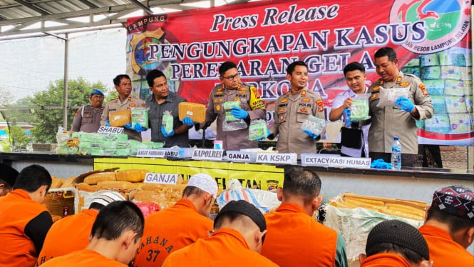 Polres Lampung Selatan berhasil ungkap ratusan kilogram narkoba.