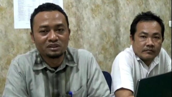 Tahir Rohili, Anggota Bawaslu Lampung saat diwawancarai.